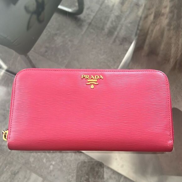 Prada Zip-Around Wallet in Pink Leather, Pristine - Picture 2 of 13